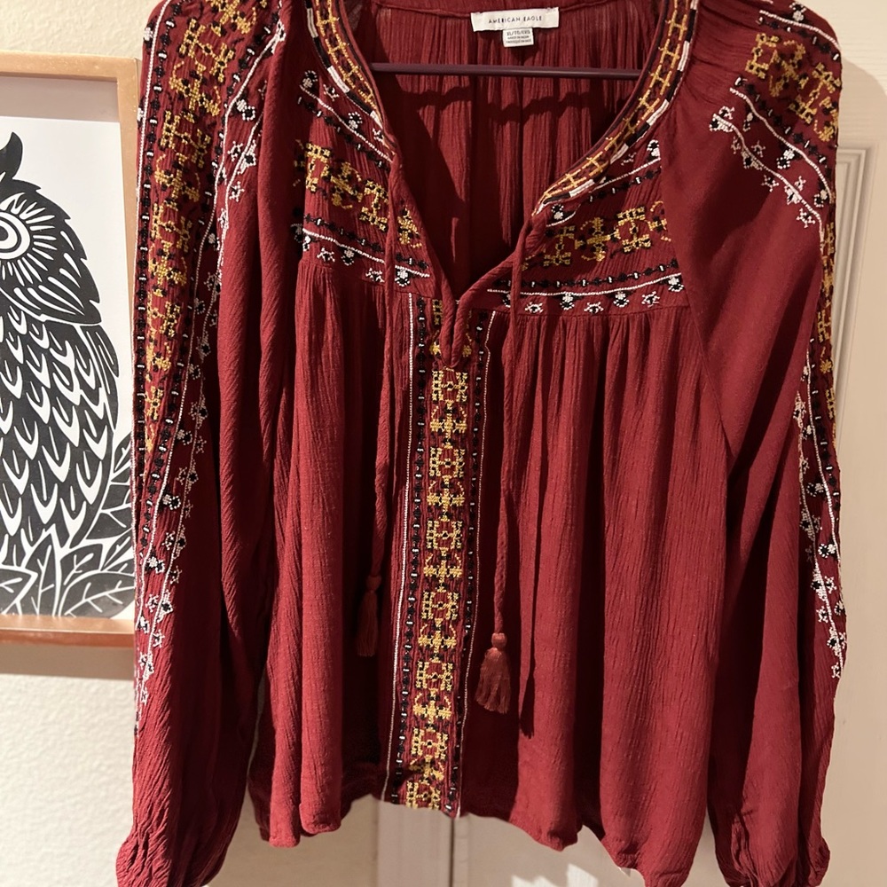 American Eagle top Burgundy top